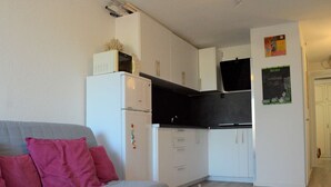 TV - Studio cabin 4 people, near port and beaches (Cap d'Agde)