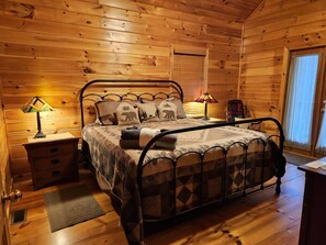 3 عدّة غرف نوم ومكواة/لوح كي وواي فاي مجانًا وملاءات أسرّة