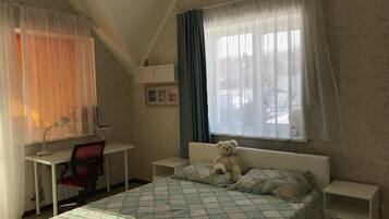 Zweibettzimmer | 1 Schlafzimmer, hochwertige Bettwaren, Schreibtisch