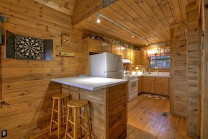 Fridge, microwave, oven, stovetop - Amazing Sunset | Ellijay, GA (Ellijay)
