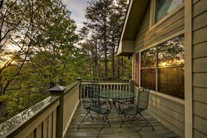 Outdoor dining - Amazing Sunset | Ellijay, GA (Ellijay)