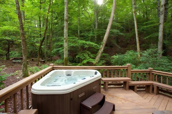 Outdoor spa tub
