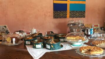 Esmorzar diari de cuina local (5 EUR per persona)