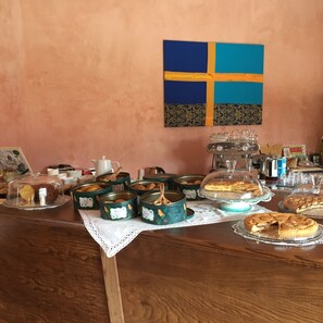 Daily local cuisine breakfast for a fee - Aliajazz hotel (Castrovillari)