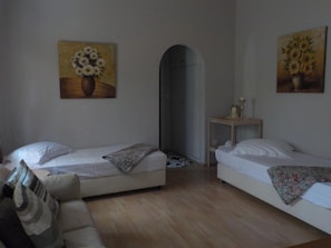 In-room safe, blackout drapes, soundproofing, iron/ironing board - Marysplacestalis (Hersonissos)