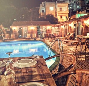 Desayuno a la carta (TRY 25 por persona) 