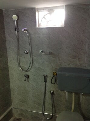 Deluxe Double Room, 1 Bedroom, Smoking, Garden View | Bathroom | Shower, free toiletries - The villa sunshine (Divulapitiya)