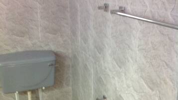 Deluxe Double Room, 1 Bedroom, Smoking, Garden View | Bathroom | Shower, free toiletries