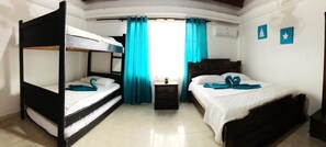 Habitación familiar, 1 habitación | Caja fuerte, decoración individual, ropa de cama