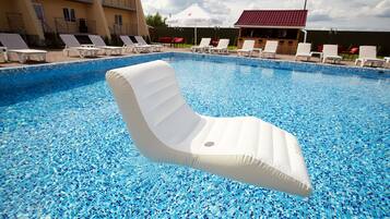 Piscina a l'aire lliure de temporada