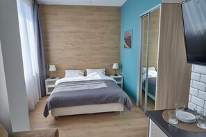 Studio | Premium bedding, desk, blackout curtains, soundproofing - Port Inn Apartment (St. Petersburg)