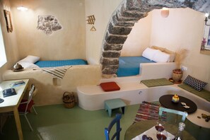 Cottage, 2 Double Beds, Non Smoking | Living area