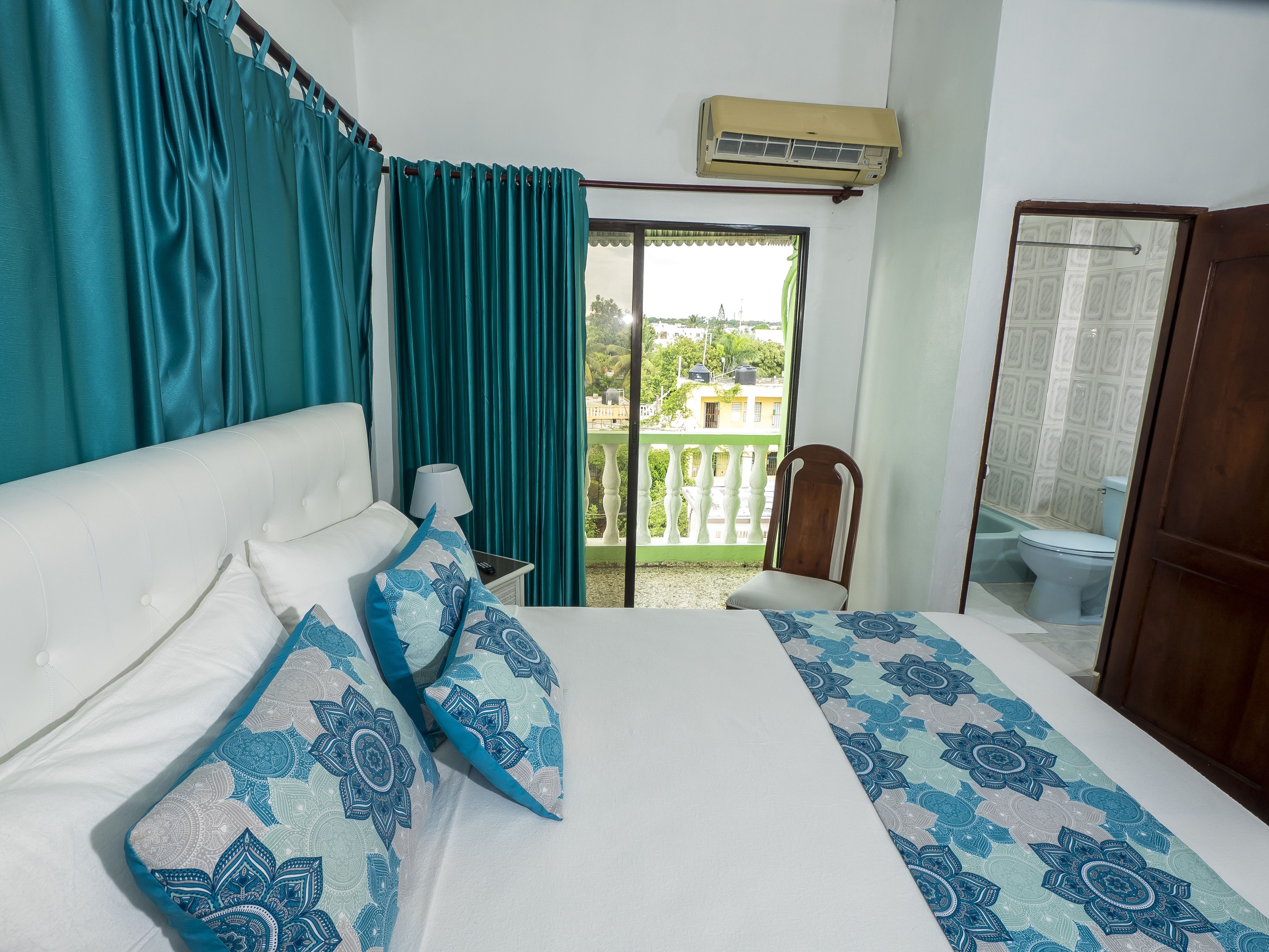 Standard A, 1 Queen Bed | Luxe beddengoed, een kluis op de kamer, gratis wifi, beddengoed