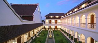 다로에살람 호텔 샤리아