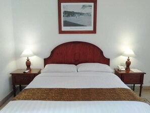 Caja de seguridad en la habitación, escritorio y insonorización 