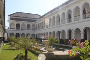 Deluxe Twin Room, 2 Single Beds, Balcony, Garden View | Park view - Daroessalam Hotel Syariah (Pasuruan)
