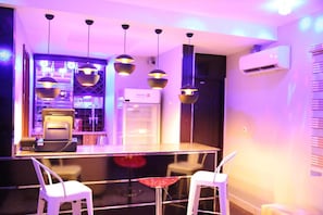 Bar (on property) - Kiniz Luxury Apartments (Uyo)
