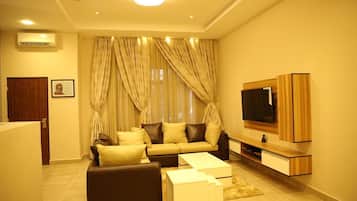 Apartament de luxe, 2 dormitoris | Planxa i posts de planxar, wifi gratuïta i roba de llit