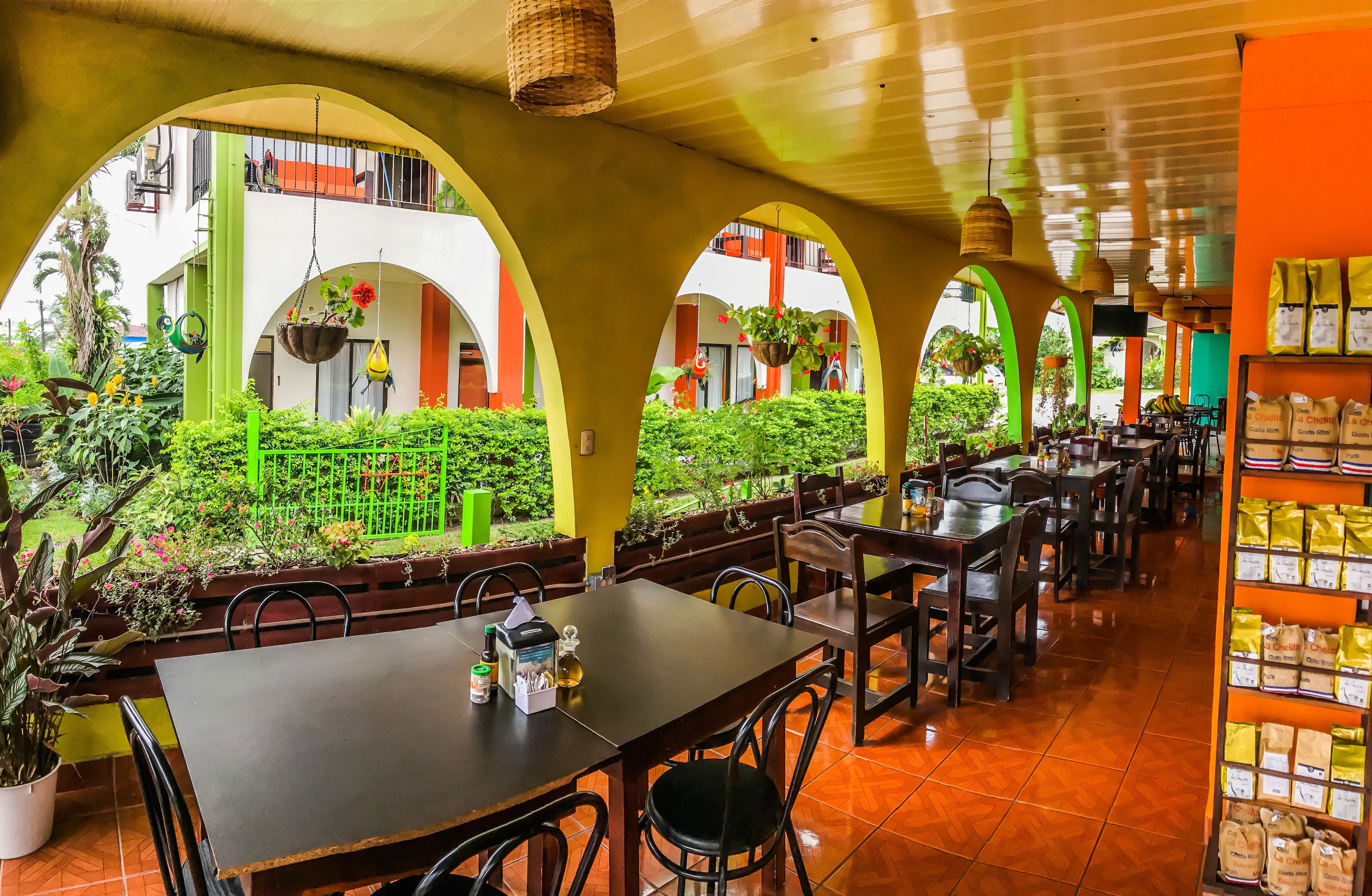 아침 식사, 점심 식사, 저녁 식사 제공, 현지 및 세계 요리