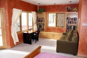 TV, fireplace, DVD player, books
