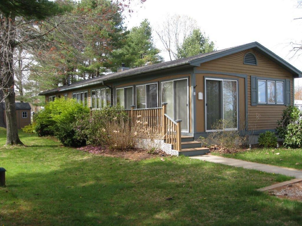 Cozy cottage close to beach and area attractions.  Fall Specials!