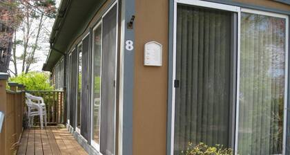 Cozy cottage close to beach and area attractions. Fall Specials!