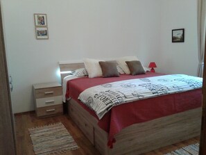 3 dormitorios, tabla de planchar con plancha, wifi gratis y ropa de cama