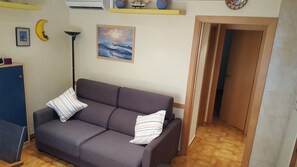 Smart TV, DVD player, table tennis, stereo