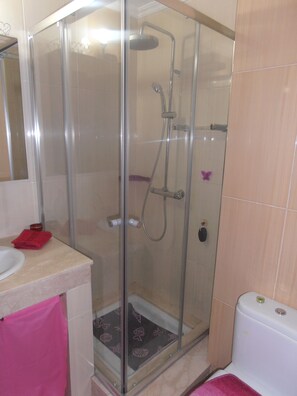 Shower, hair dryer, towels - in marrakech rent a comfortable apartment near the city center (marrakech)