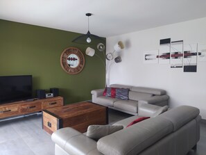 TV, video games, DVD player, foosball - DOËLAN, Villa ***** 12 p, heated indoor pool, spa, sauna, billiards (Clohars-Carnoët)