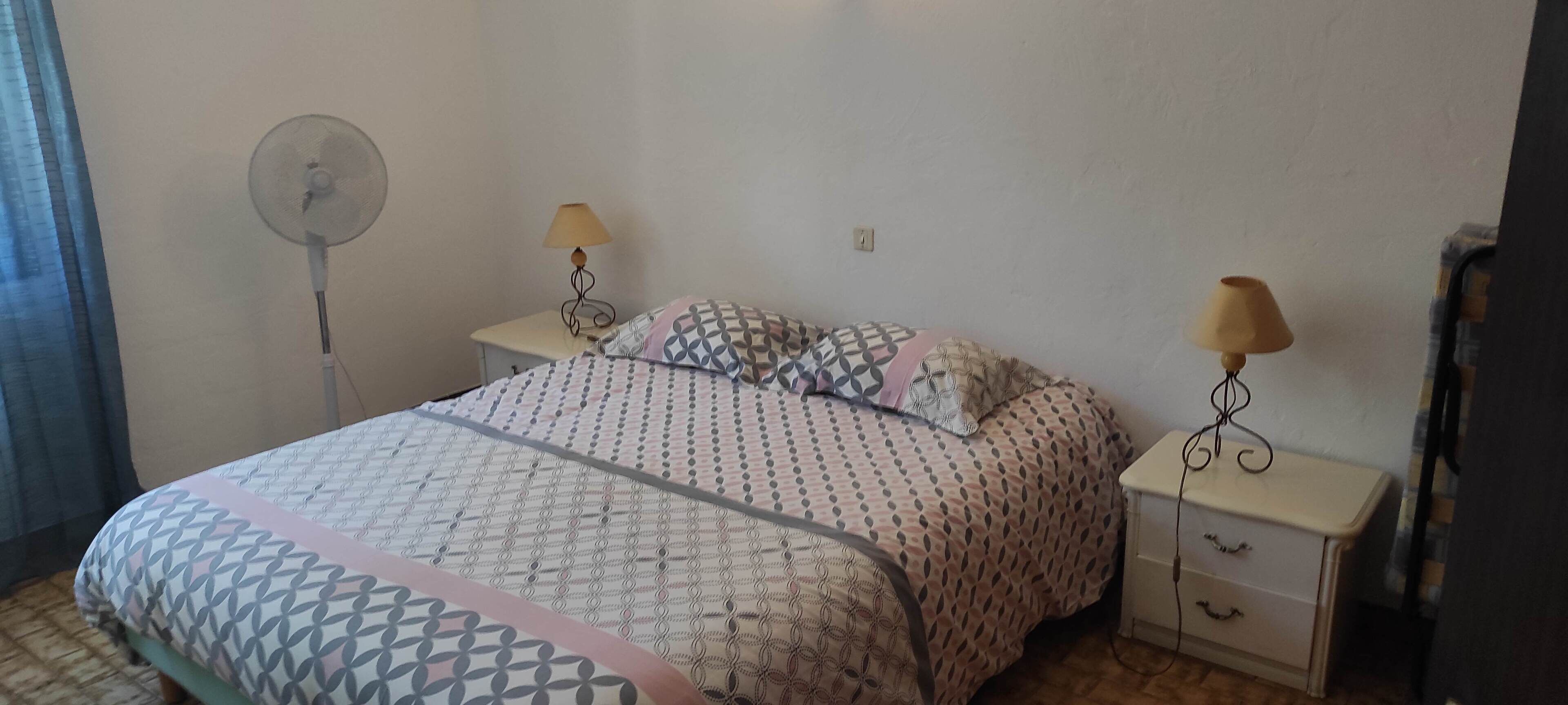 2 chambres, fer et planche à repasser, accès Internet, draps fournis