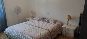 2 habitaciones, tabla de planchar con plancha y acceso a internet 