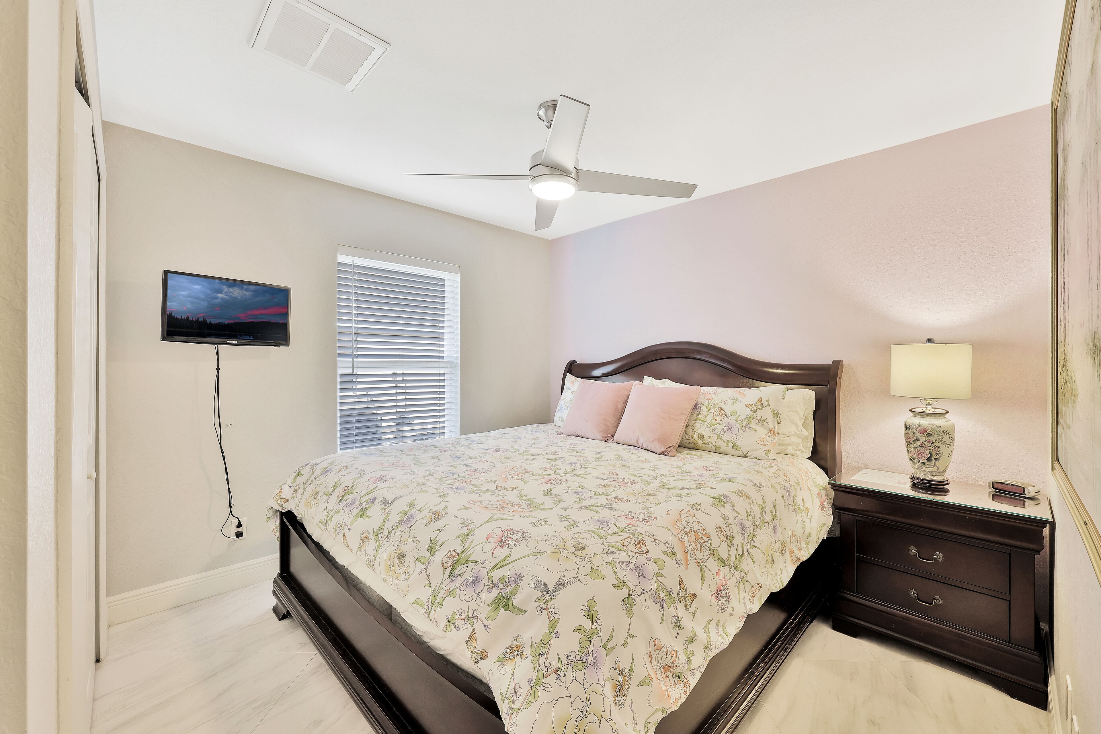 King Guest Bedroom Suite
