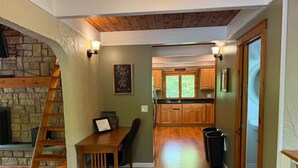 Interior - Beautiful Chalet Style Home with Seasonal Mountains Views in North Conway, NH (North Conway)