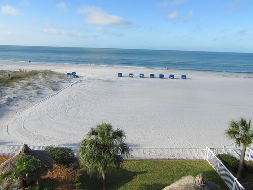 #304 Sea Breeze Welcoming Condo.,  Steps to White Sandy Beach and Gulf