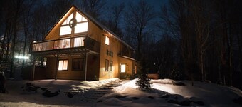 Perfect Ski in Ski Out House with Fireplace & Hot Tub!!