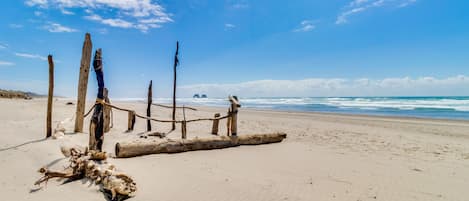 Una spiaggia nelle vicinanze