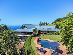 Outdoor pool - Maka Nui Estate Luxury OceanView ,  Family friendly JAN special  $975.00 a night (Captain Cook)