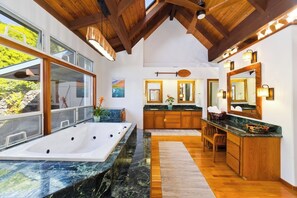 Haartrockner, Handtücher, Seife, Toilettenpapier