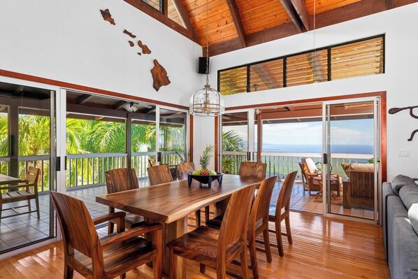 Dining - Maka Nui Estate Luxury OceanView ,  Family friendly JAN special  $975.00 a night (Captain Cook)