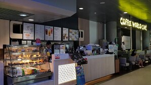 A coffee shop with a counter, menu boards, and a sign indicating Wi-Fi availability. - Avagard Capsule Hotel - Suvarnabhumi Airport (Bang Phli)