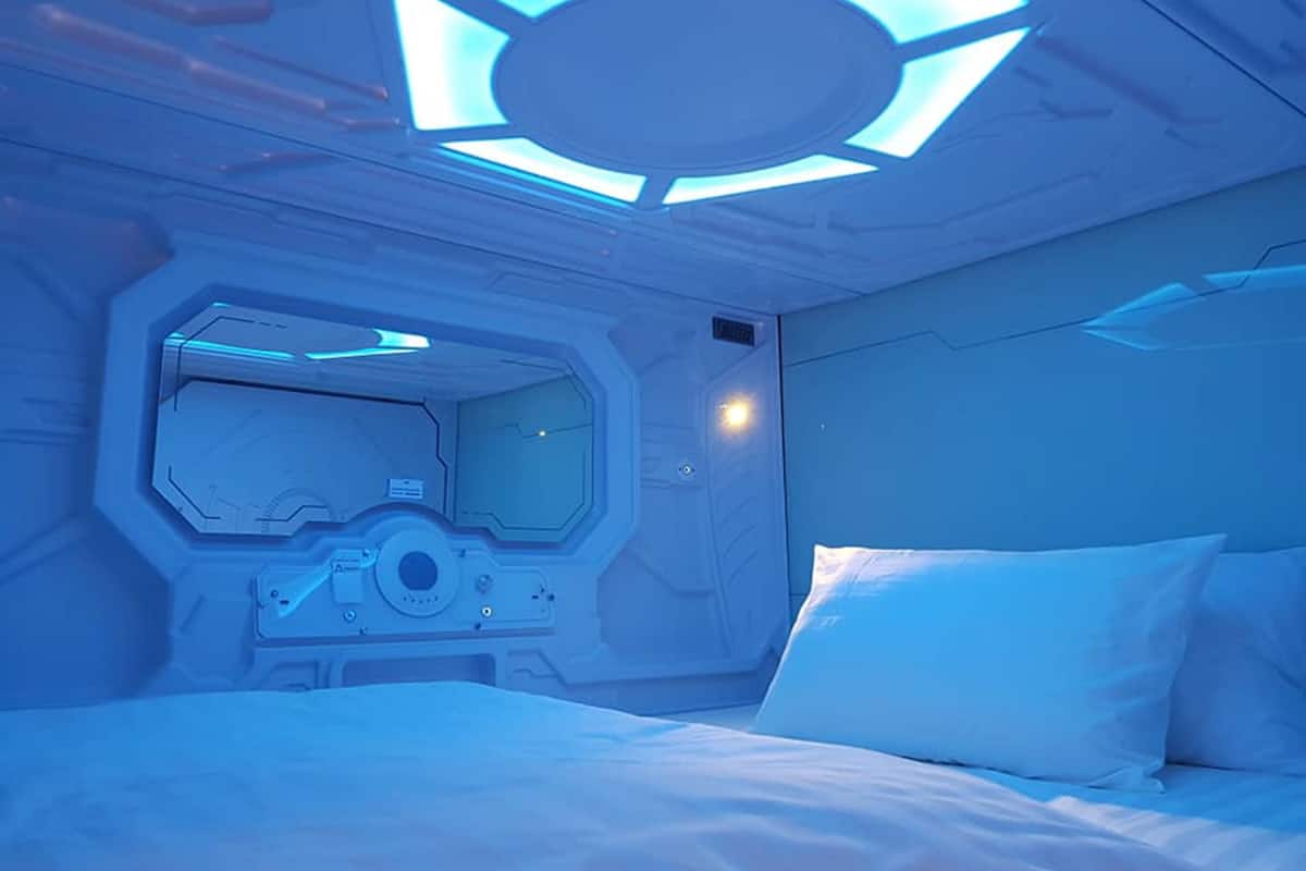 egyptian cotton sheets, premium bedding, memory-foam beds, in-room safe