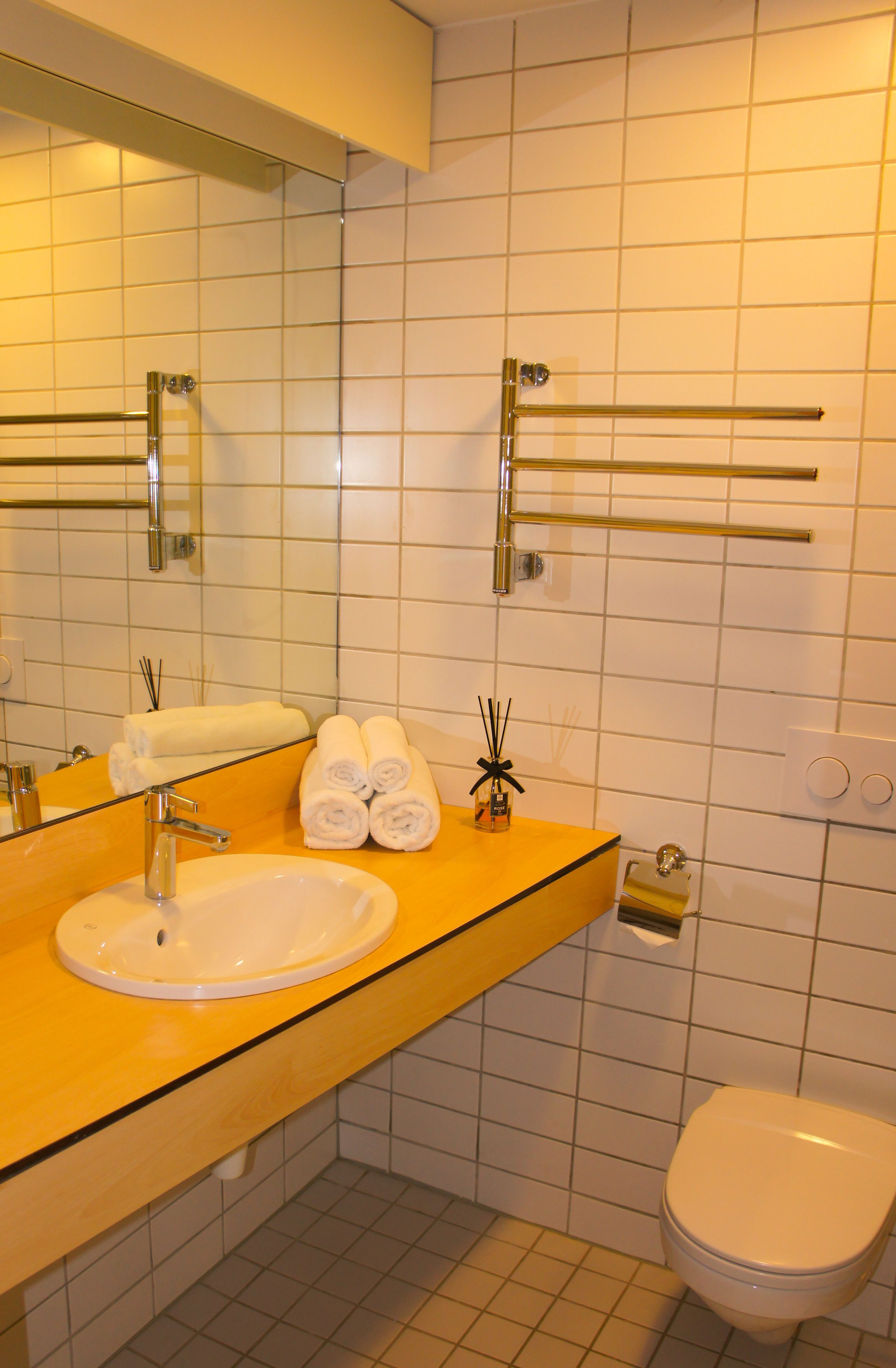 free toiletries, towels