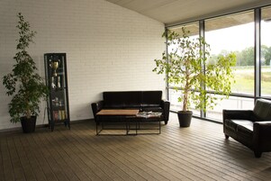 Área de estar no saguão