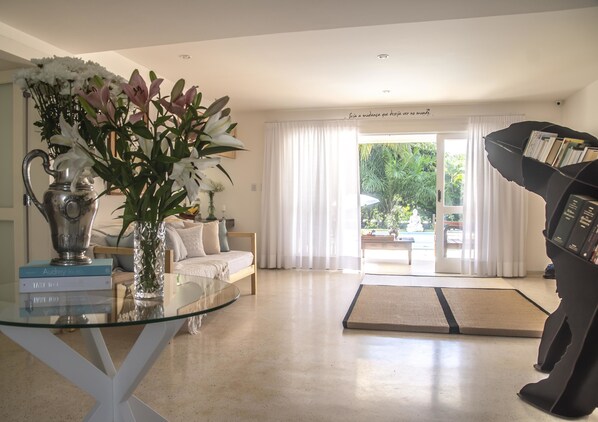 House, Multiple Beds, Non Smoking | Living room