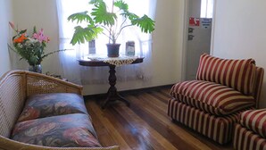 Lobby sitting area - Hotel Soberania (La Serena)