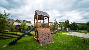 Area giochi per bambini (all'aperto)