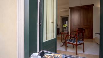 Lyxigt dubbelrum eller tvåbäddsrum - balkong - utsikt mot staden | Rumsbekvämlighet