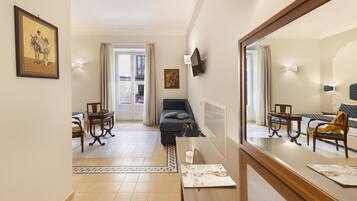 Lyxigt dubbelrum eller tvåbäddsrum - balkong - utsikt mot staden | Sängtillbehör av högsta kvalitet och memory foam-madrasser