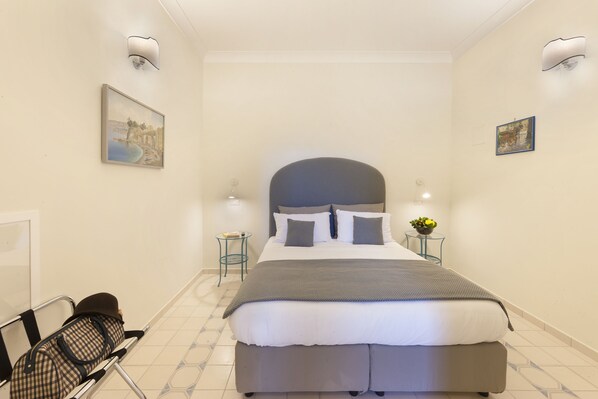 Deluxe Double or Twin Room, Courtyard View